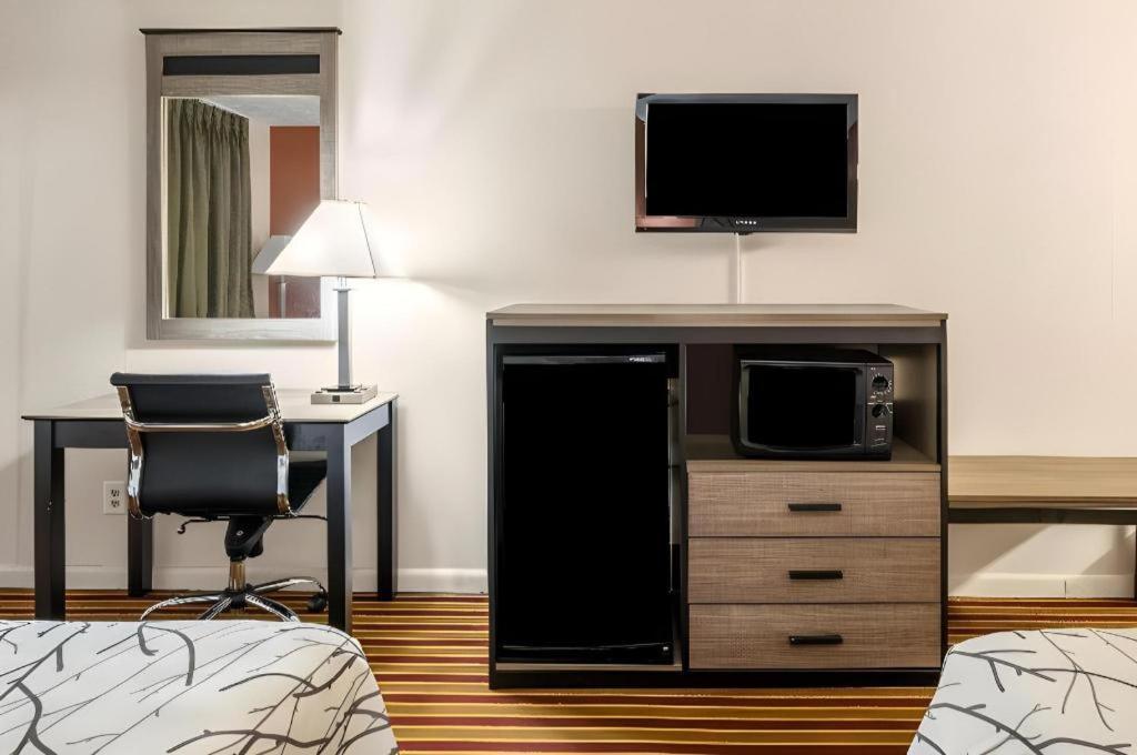 Americas Best Value Inn Heflin Exterior photo